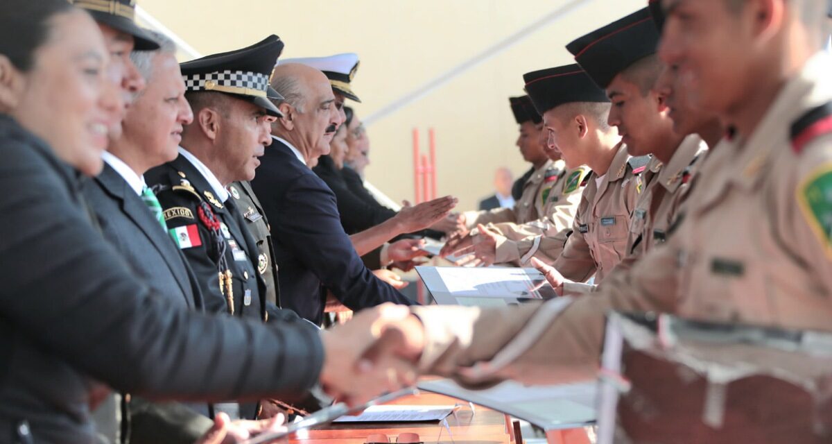 Veracruz reconoce a jóvenes en ceremonia de entrega de cartillas