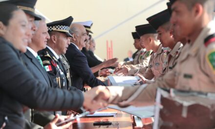 Veracruz reconoce a jóvenes en ceremonia de entrega de cartillas