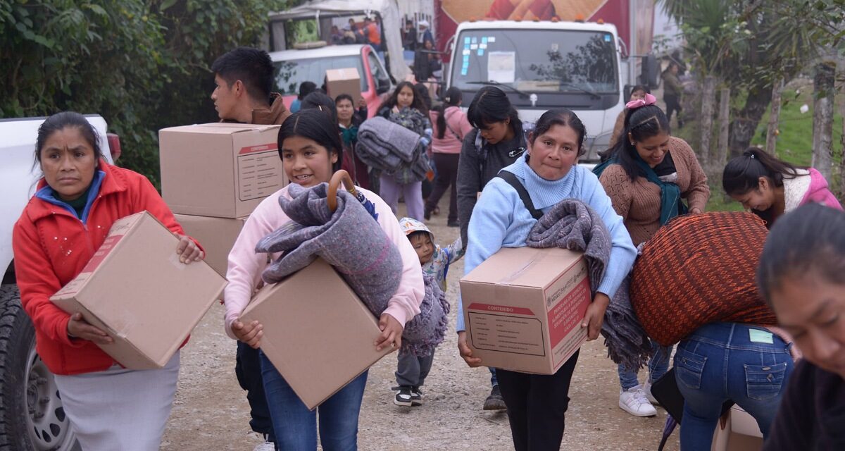 Familias de Calcahualco y Altotonga reciben cobijo y atención con Caravanas Abrigando Corazones