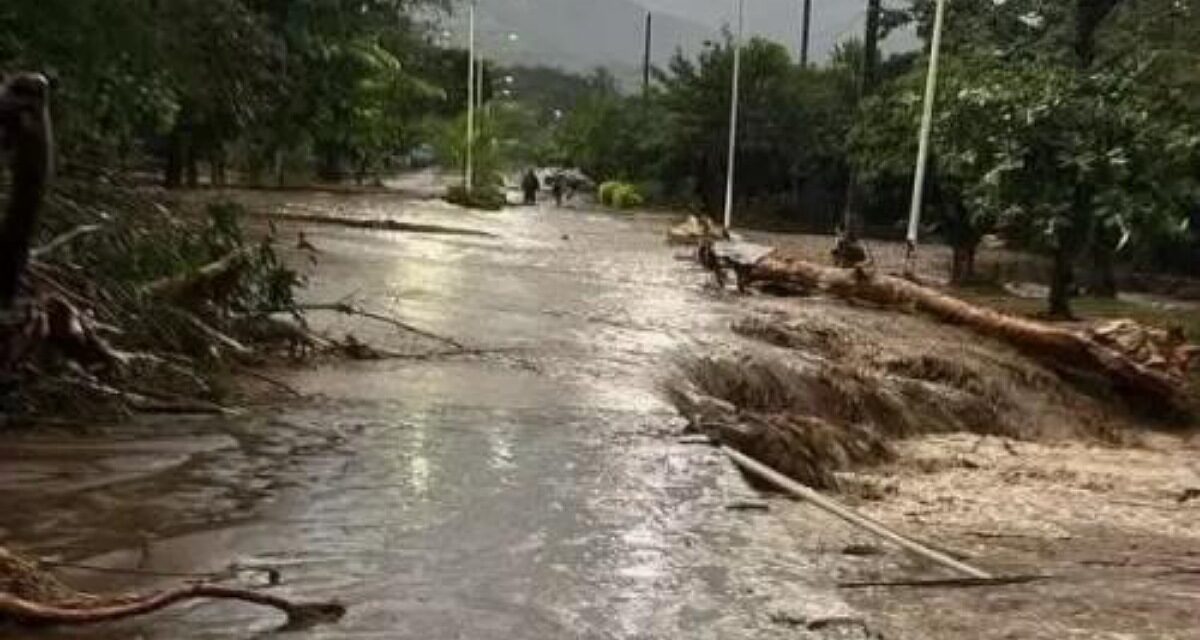 Estado atento ante desbordamiento de río en Catemaco, se registra un deceso y un centenar de viviendas afectadas