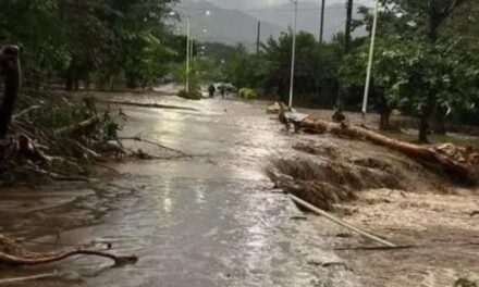 Estado atento ante desbordamiento de río en Catemaco, se registra un deceso y un centenar de viviendas afectadas