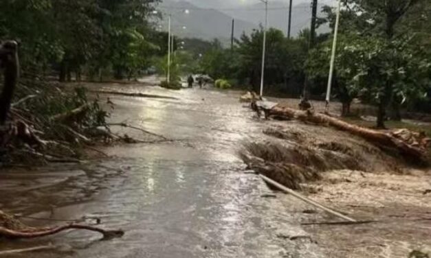 Estado atento ante desbordamiento de río en Catemaco, se registra un deceso y un centenar de viviendas afectadas