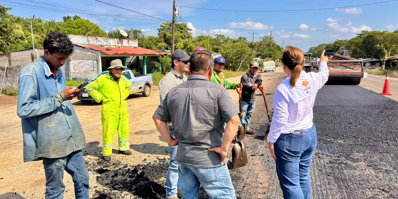 Rocío Nahle supervisa avances en obras carreteras del Papaloapan y Los Tuxtlas