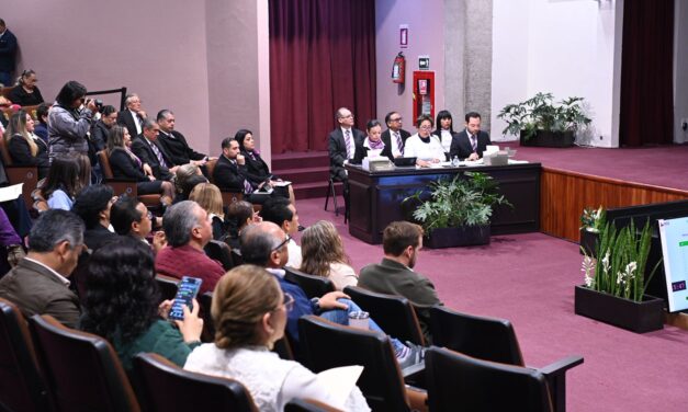 Astrolabio Político