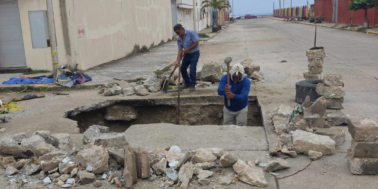Atiende Obras Públicas vialidades en distintos puntos de Coatzacoalcos