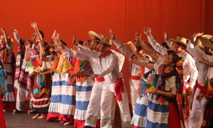 Exitoso espectáculo Entre Reyes Magos y Zapateados en el Teatro del Estado