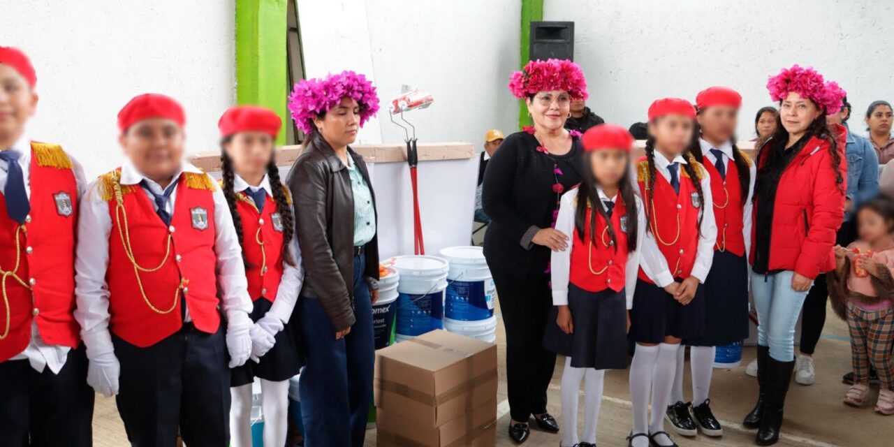 Entrega SEV mobiliario y pintura a escuelas de la zona norte