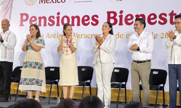 Tenemos una Presidenta de lujo, reitera Rocío Nahle al entregar tarjetas del Bienestar