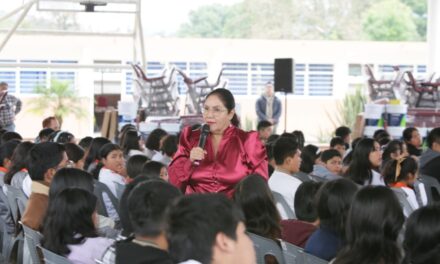 Beneficia SEV a más de 13 mil estudiantes con equipamiento escolar en las Altas Montañas