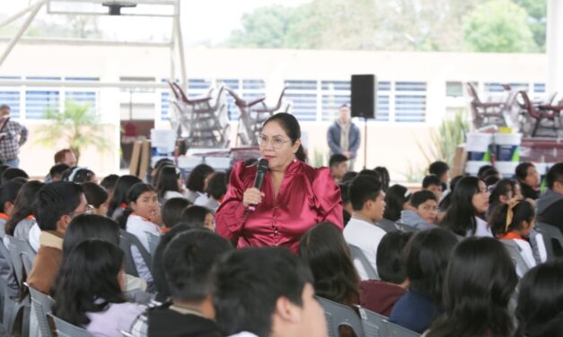 Beneficia SEV a más de 13 mil estudiantes con equipamiento escolar en las Altas Montañas