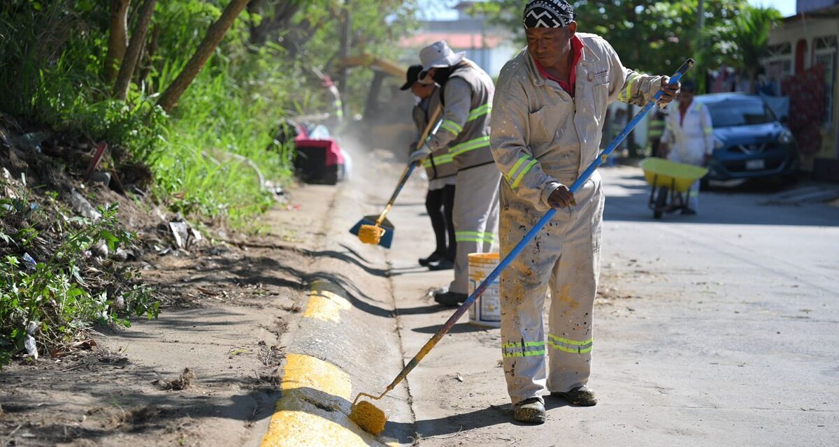 Mejoran imagen urbana en Ciudad Olmeca con atención integral de servicios públicos municipales