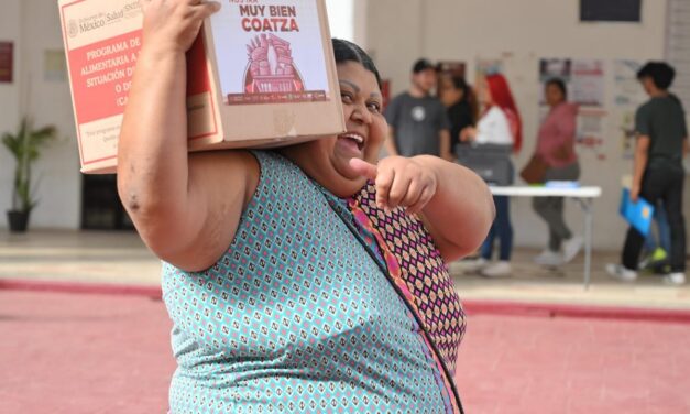 “Coatza a otro nivel”: Arranca Pedro Miguel Rosaldo entrega de 5 mil 500 apoyos alimentarios y lanza tarjeta para tener contacto directo con la ciudadanía