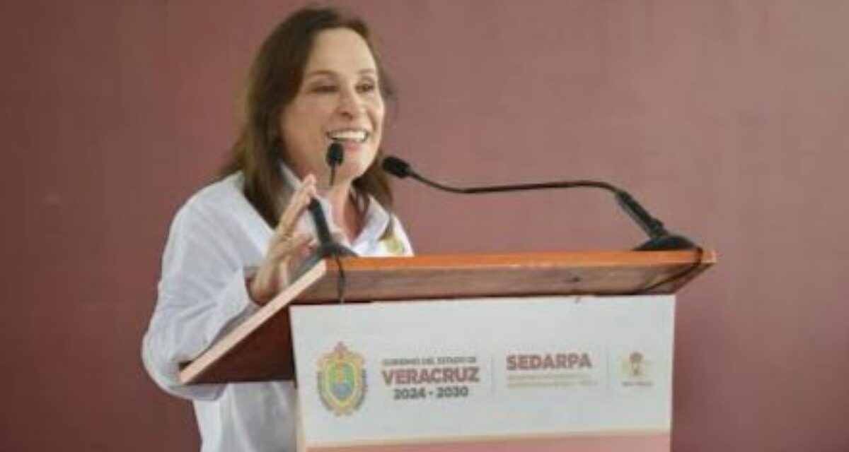 Entregan útiles a estudiantes afectados por lluvias de 2025 en Poza Rica y Álamo