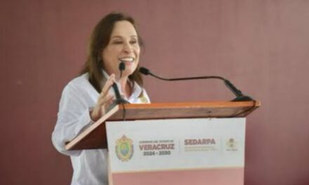 Entregan útiles a estudiantes afectados por lluvias de 2025 en Poza Rica y Álamo