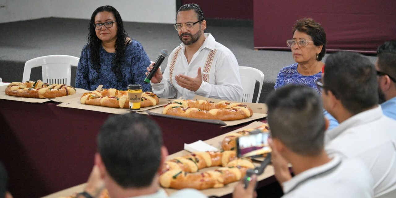 Fortalece Pedro Miguel Rosaldo cercanía con trabajadores y medios de comunicación en tradicional Rosca de Reyes