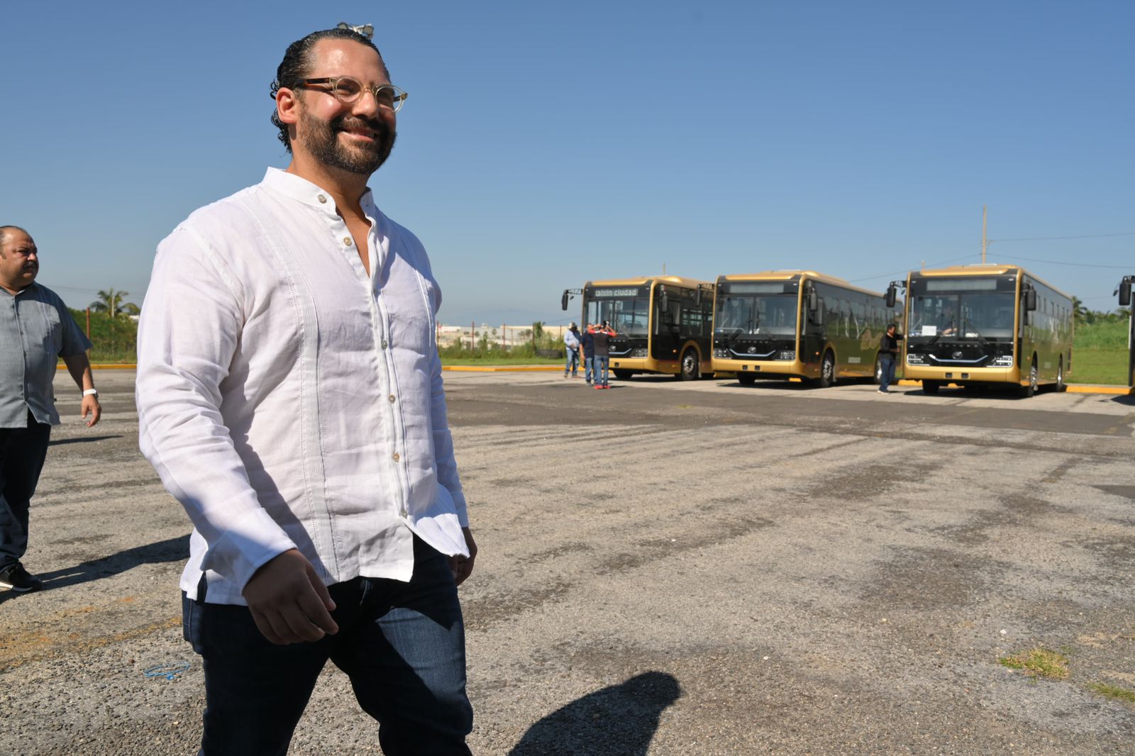 “Es un ganar-ganar para Coatzacoalcos”: Pedro Miguel Rosaldo da la bienvenida a los nuevos autobuses híbridos Quetzalli