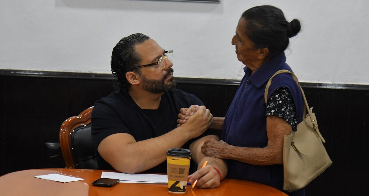 “El pueblo, el pueblo, el pueblo”: Atiende Pedro Miguel Rosaldo personalmente a más de 550 ciudadanos en Coatzacoalcos