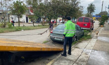 Retiran 35 autos abandonados en Coatzacoalcos y refuerzan operativos contra el desorden urbano