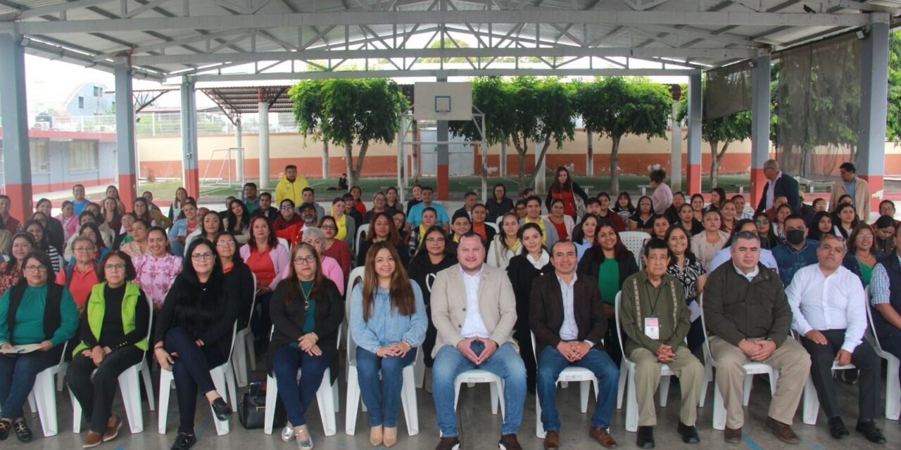 Reconocen a docente veracruzana por proyecto nacional sobre educación multigrado