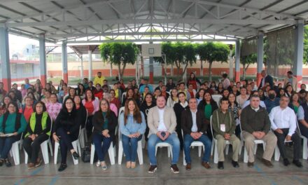 Reconocen a docente veracruzana por proyecto nacional sobre educación multigrado