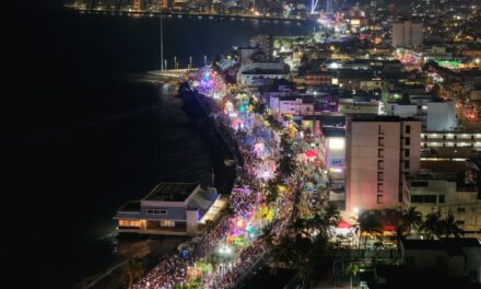 Vive Veracruz ambiente festivo y familiar en el Primer Gran Desfile del Carnaval