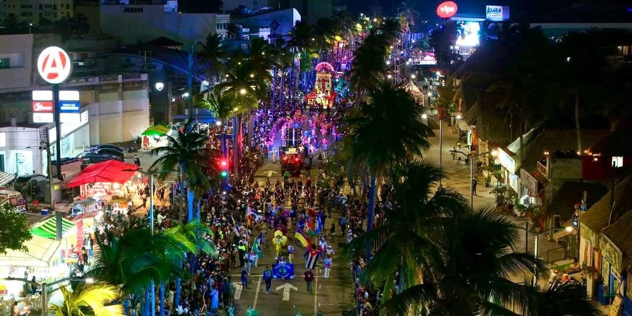 Veracruz abarrotado con el Segundo Desfile del Carnaval y la presentación musical de Christian Nodal