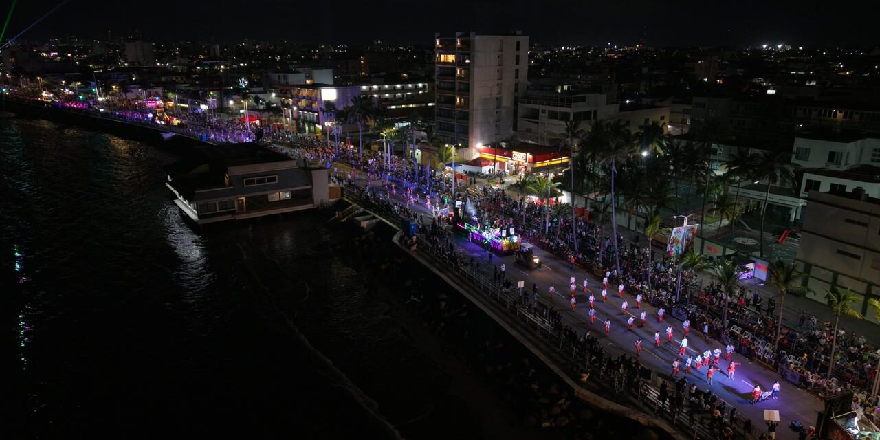Color, música y gran convocatoria en el Tercer Desfile del Carnaval de Veracruz