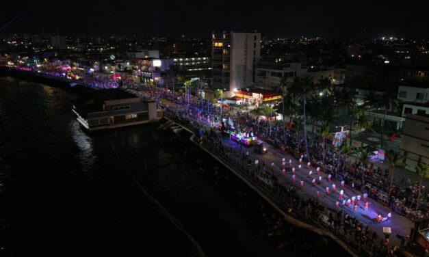 Color, música y gran convocatoria en el Tercer Desfile del Carnaval de Veracruz