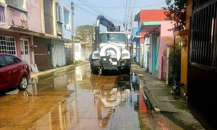 Saneamiento en Gaviotas: Gobierno de Coatzacoalcos elimina fugas de aguas negras