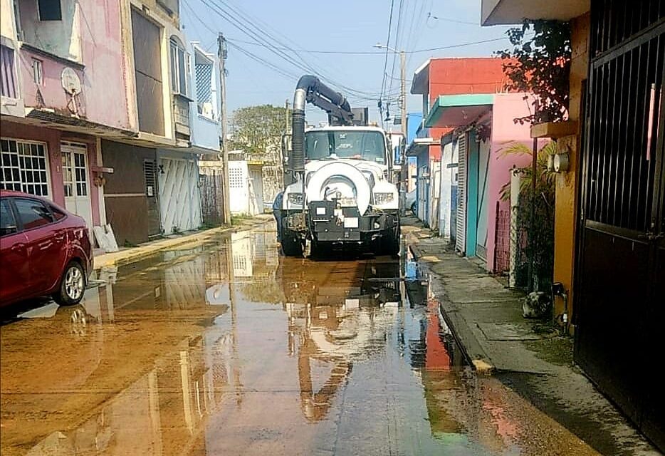 Saneamiento en Gaviotas: Gobierno de Coatzacoalcos elimina fugas de aguas negras