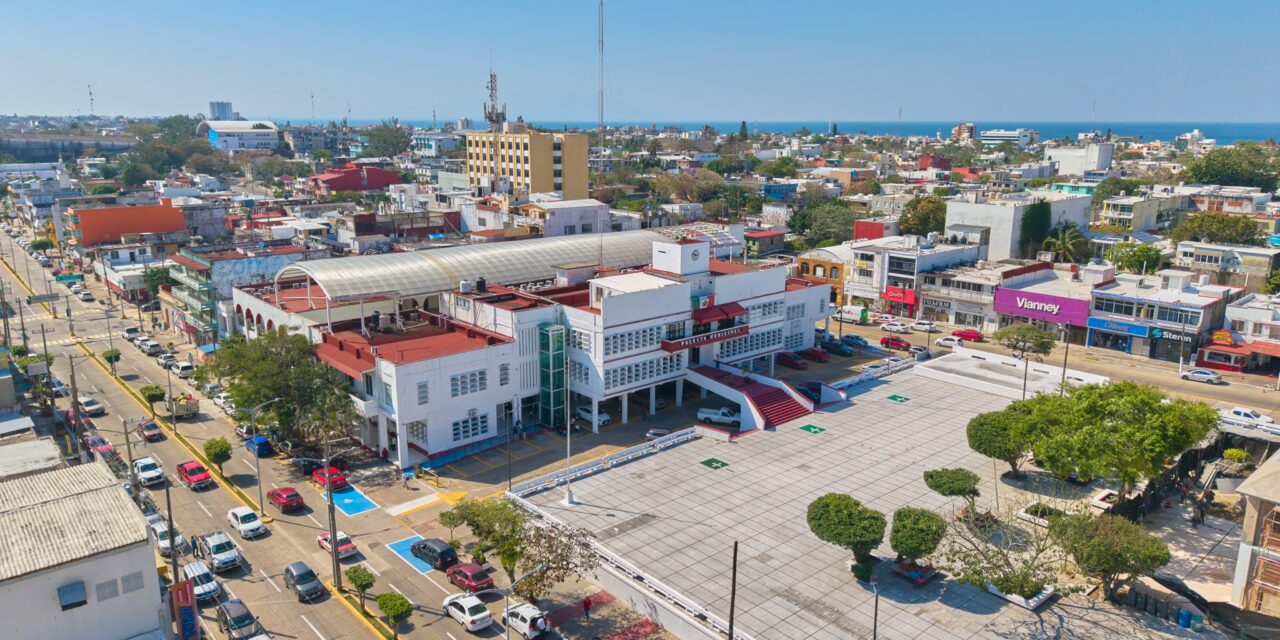 Reconoce Gobierno de Coatzacoalcos a Pemex por importante donación de combustible
