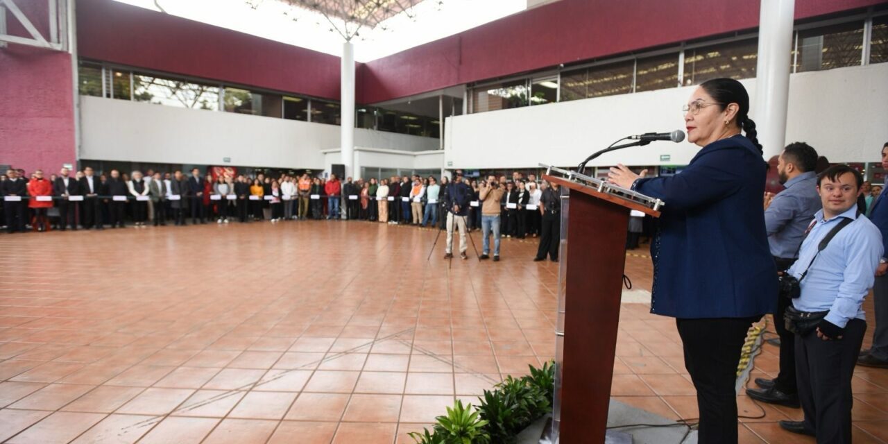 En cinco meses SEV mejoró 3 mil 110 escuelas con mobiliario, equipo y pintura