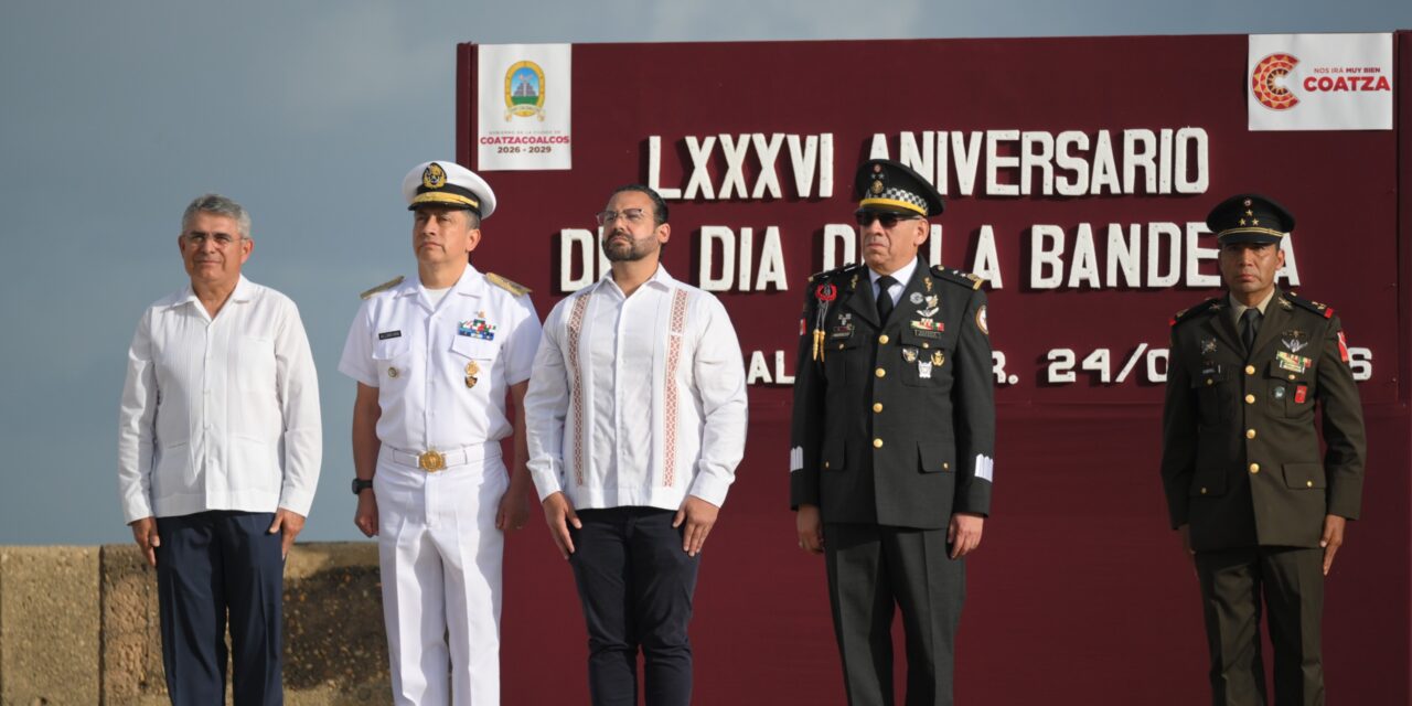 Conmemora Coatzacoalcos el Día de la Bandera con llamado a la unidad y fortalecimiento de valores cívicos