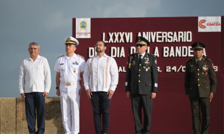 Conmemora Coatzacoalcos el Día de la Bandera con llamado a la unidad y fortalecimiento de valores cívicos