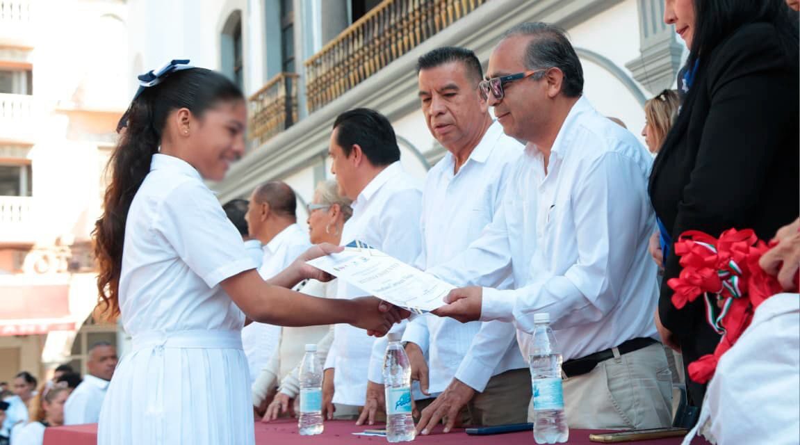 Desfile de escoltas en Veracruz fortalece el respeto a los símbolos patrios: SEV