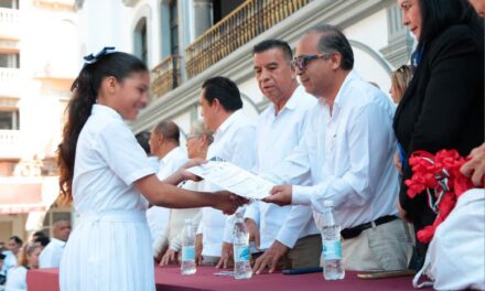 Desfile de escoltas en Veracruz fortalece el respeto a los símbolos patrios: SEV