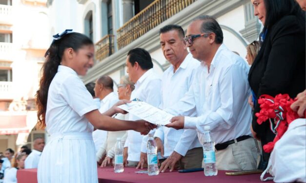 Desfile de escoltas en Veracruz fortalece el respeto a los símbolos patrios: SEV