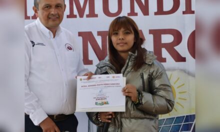 SEV reconoce a Adhara Maite, referente juvenil en ciencia y tecnología