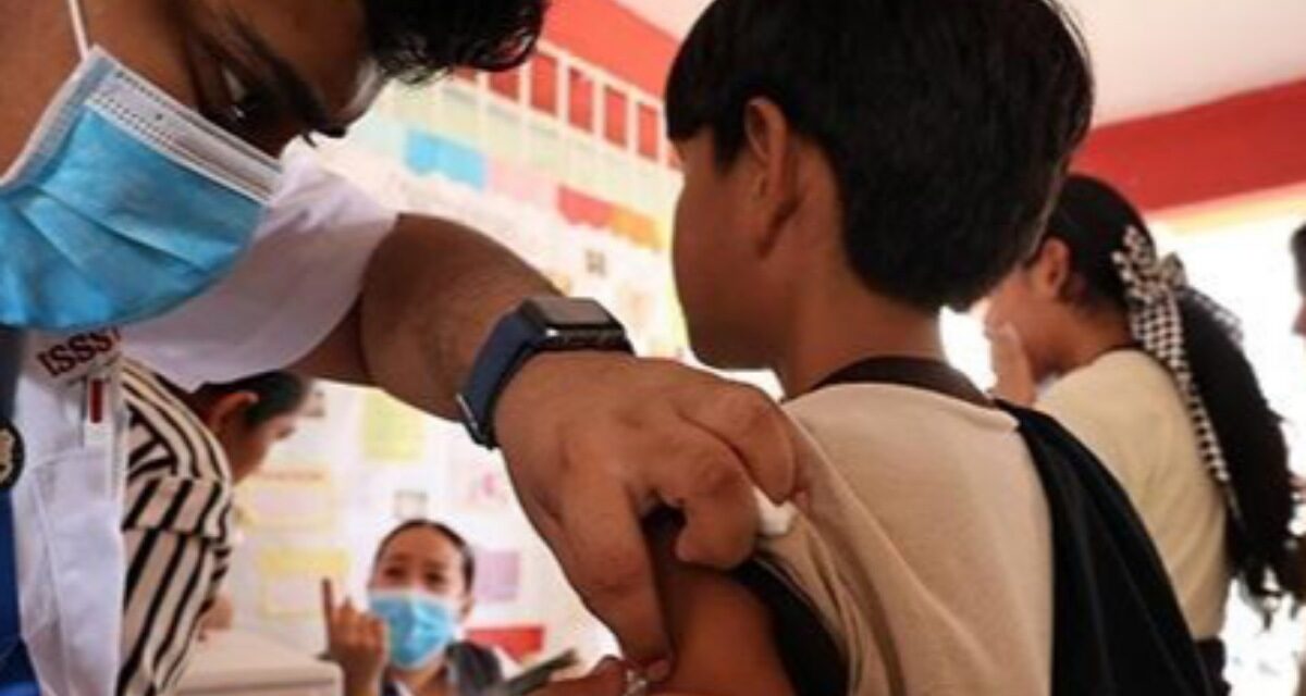 Inicia vacunación para maestros contra sarampión en Veracruz