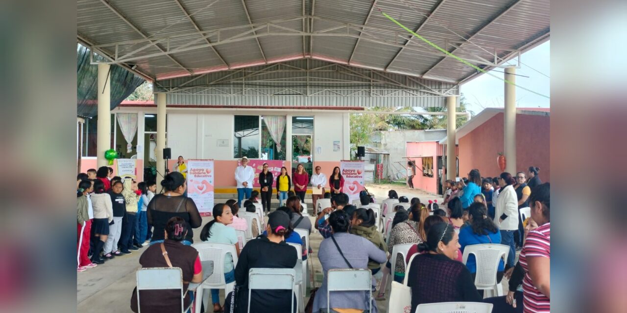Acerca Gobierno de Coatzacoalcos ‘Apoyo Solidario Educativo’ a la escuela Tlacaélel