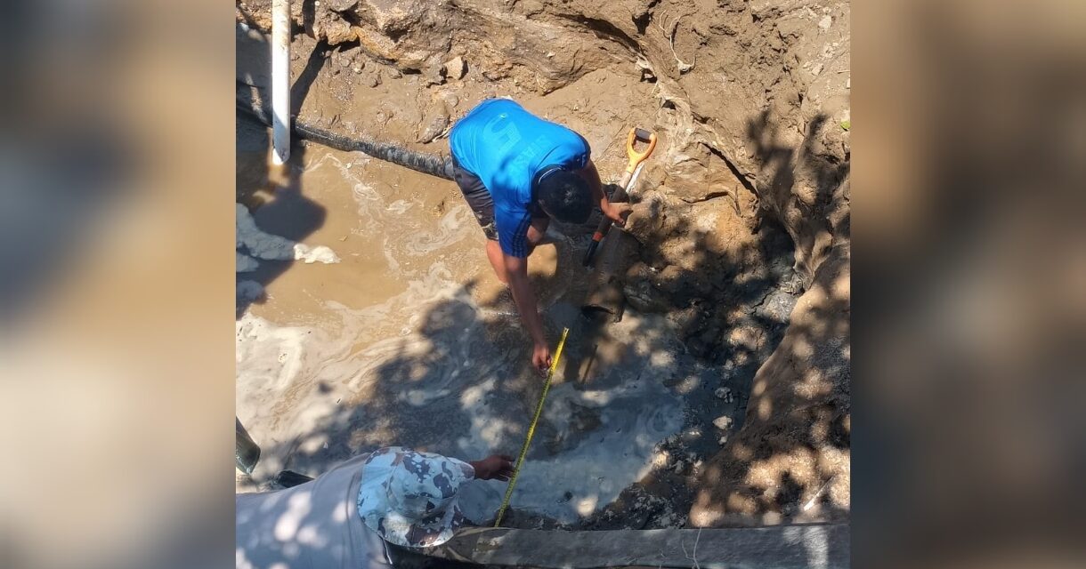 Atiende CMAS reparación de fuga de agua y rehabilita drenaje sanitario en la Col. Emiliano Zapata