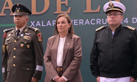 Rocío Nahle refrenda compromiso con la unidad nacional en el Día de la Bandera
