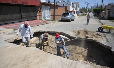 Gobierno de Coatzacoalcos intensifica mantenimiento integral en colonias y accesos principales