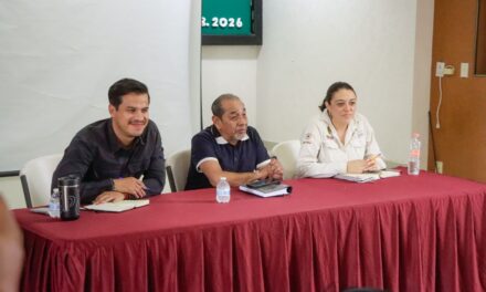 Gobierno de Veracruz acuerda apoyo a pescadores afectados por hidrocarburo en Laguna de Carrizal