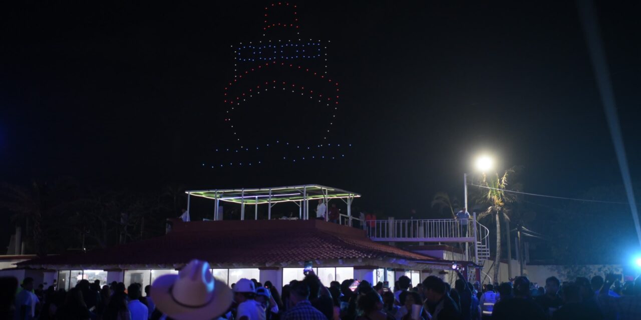 Espectáculo de drones “Coatzacoalcos: Raíz, Tierra y Puerto” brilla en inauguración de la Expo Feria Coatza 2026