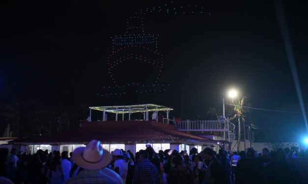 Espectáculo de drones “Coatzacoalcos: Raíz, Tierra y Puerto” brilla en inauguración de la Expo Feria Coatza 2026