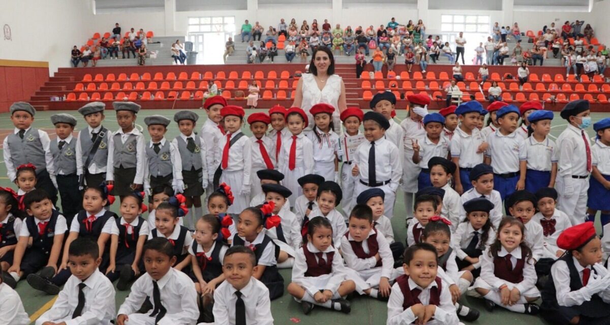 Niñas y niños de CADI y CAIC participan de emotiva jornada cívica en concurso de escoltas