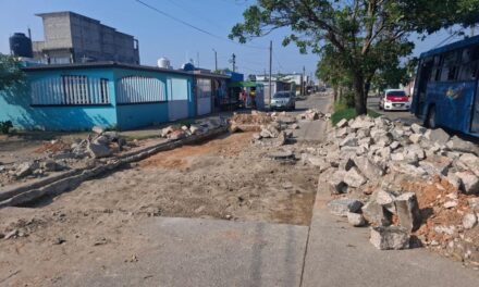 Cumple Pedro Miguel Rosaldo promesa en Ciudad Olmeca con saneamiento y rehabilitación en la zona poniente