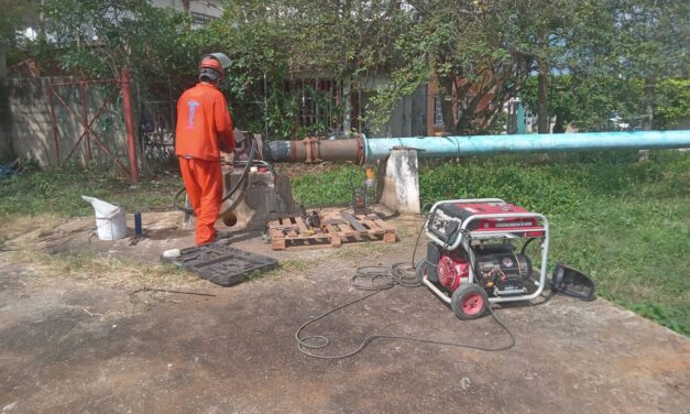 Mantiene CMAS rehabilitación de la línea de 18 pulgadas y refuerza abastecimiento con pipas en el poniente de la ciudad