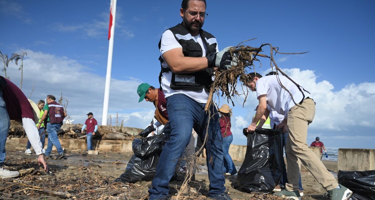 Responde ciudadanía al llamado de Pedro Miguel Rosaldo y se suma a jornada de limpieza en playa de Coatzacoalcos